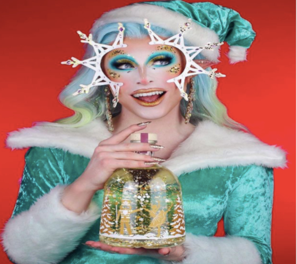 Bly Hydrangea has hew M&S Christmas Snow Globe Gin